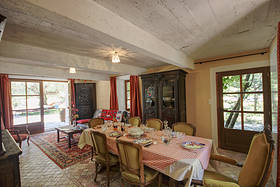 view of the salon and dining area